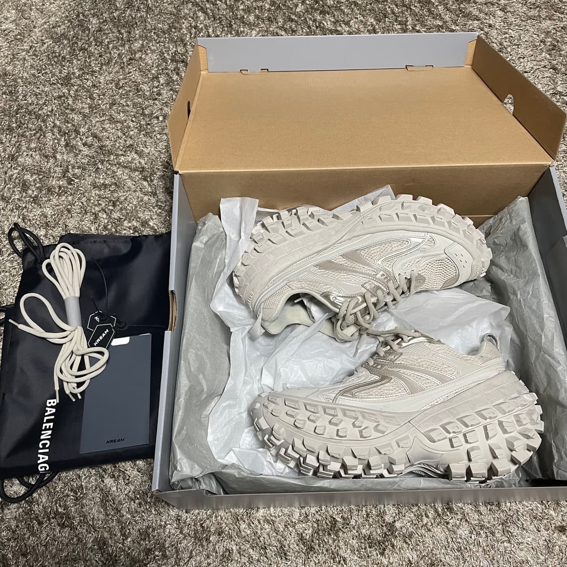 발렌시아가 디펜더 베이지 39 상품이미지3