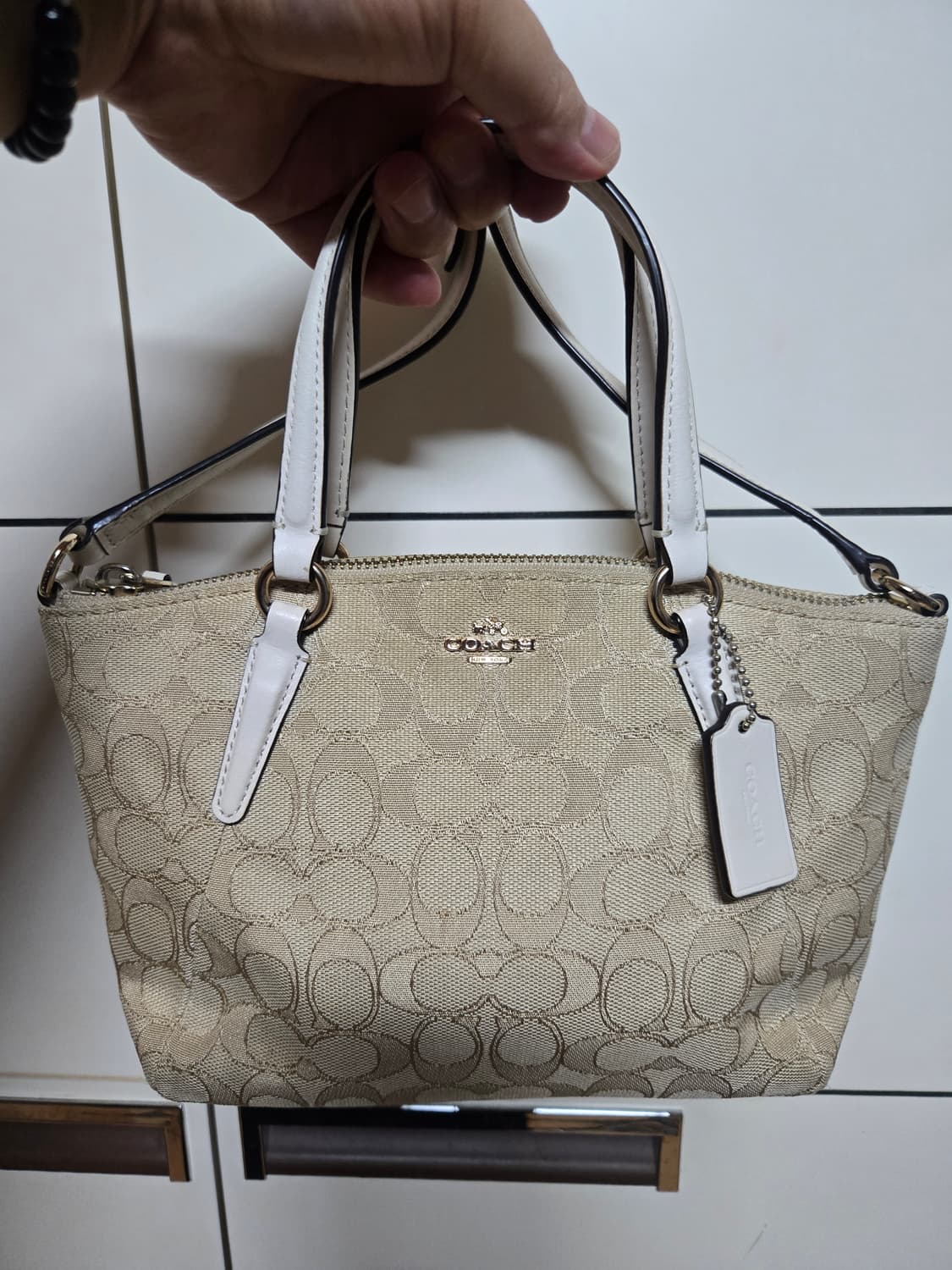 코치 토트백 시그니처 베이지 크로스백.토트백 상품이미지1