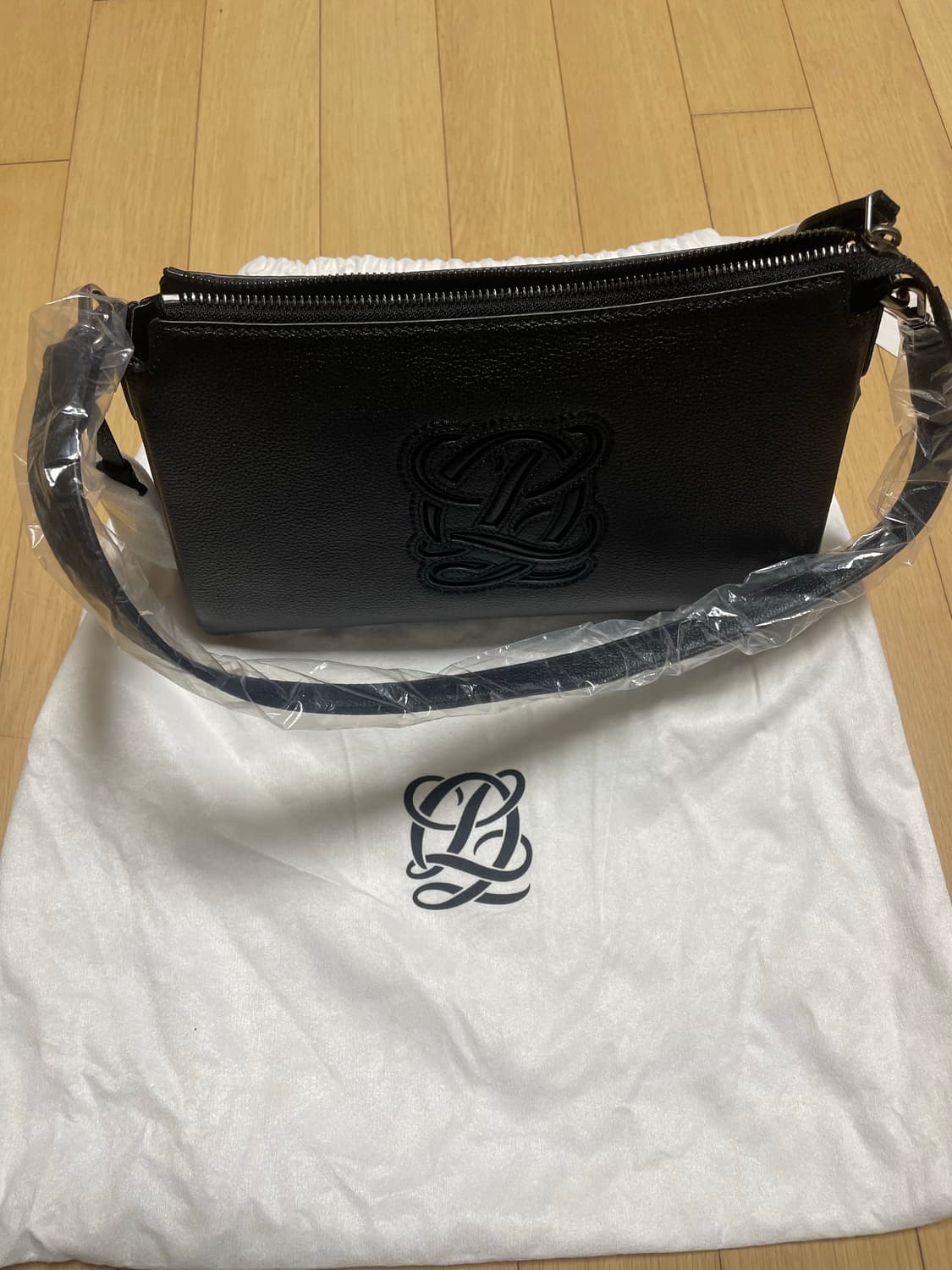 <새상품>루이까또즈 블랙 가죽 숄더백 상품이미지2