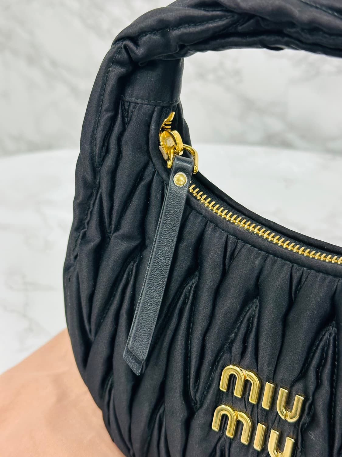 미우미우 완더 마트라세 호보백 상품이미지7