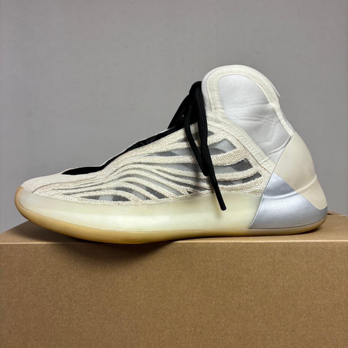 [260]아디다스 YZY QNTM 퀀텀 미스트 슬레이트 상품이미지2