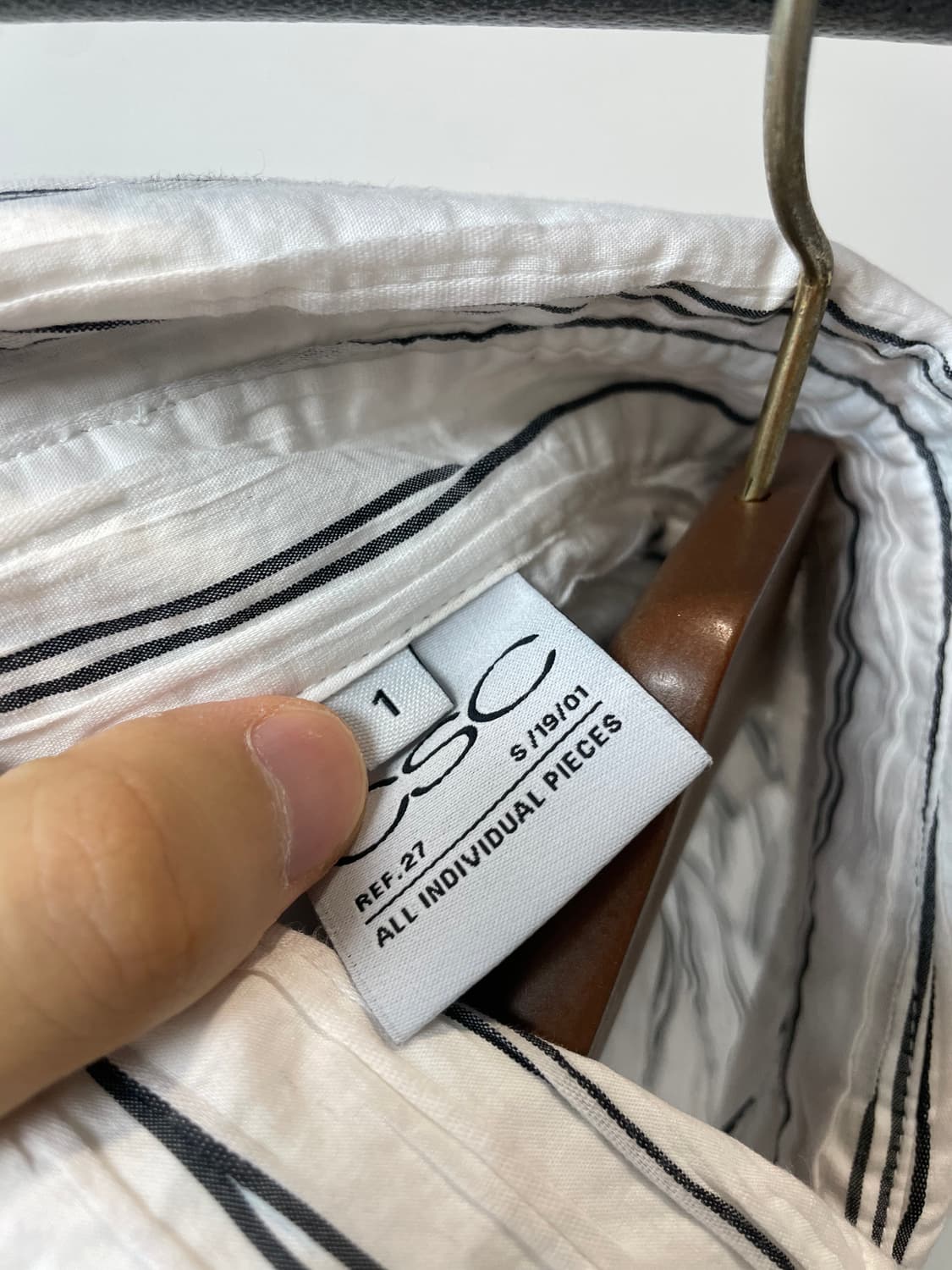 (1) CSC (Draped strap shirt) 스트라이프 핀턱 셔츠 상품이미지5