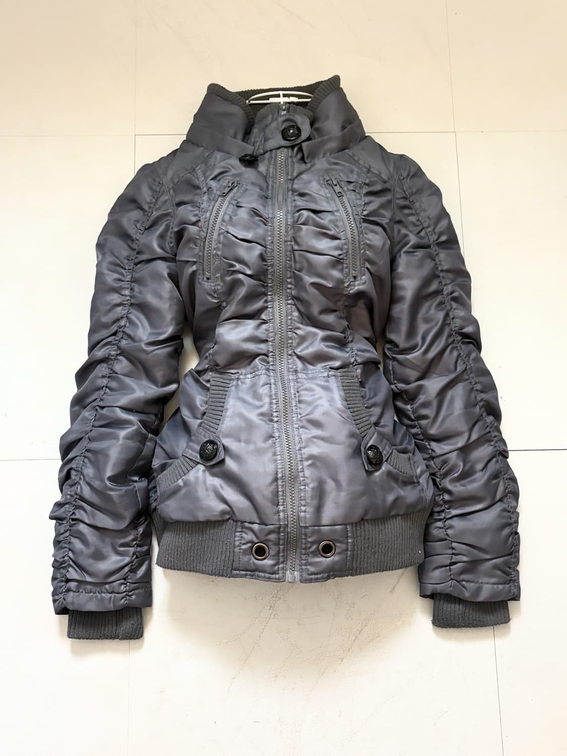 • Shirring High-Neck Light Padded Jacket 상품이미지1