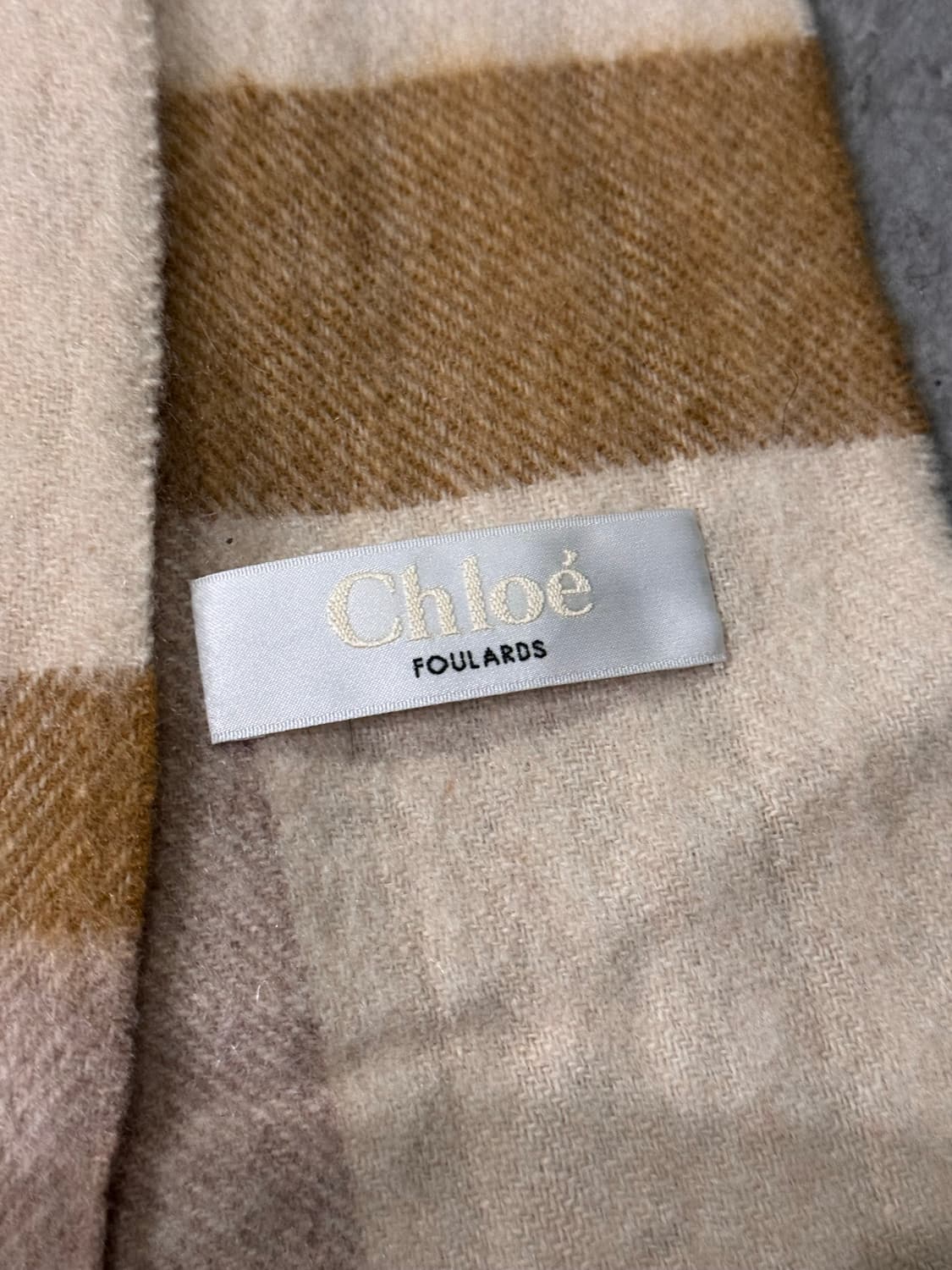 끌로에 체크 베이지 캐시미어 머플러 상품이미지3