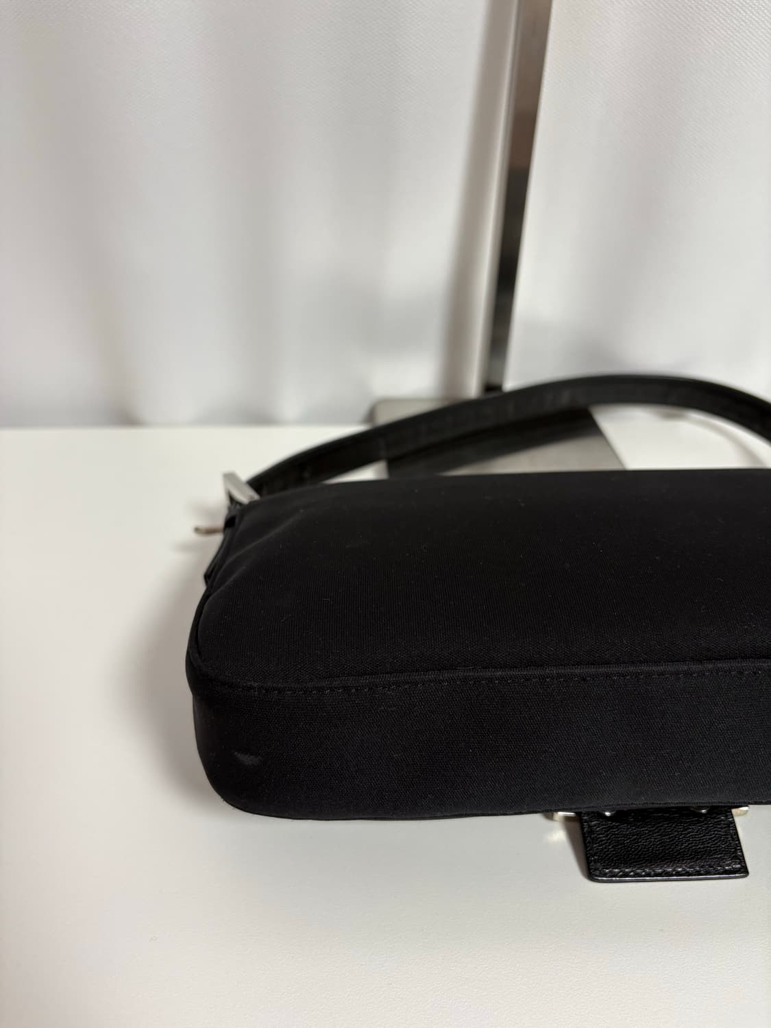 펜디 나일론 바게트백 블랙 상품이미지6