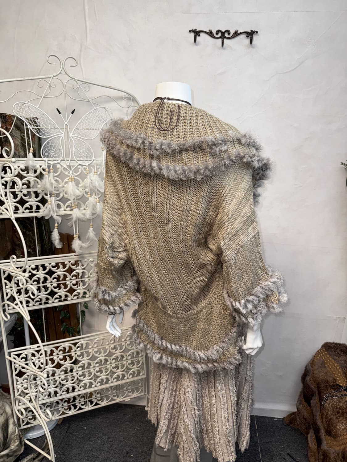 Ash beige rabbit fur trimming ruffle cd 상품이미지7