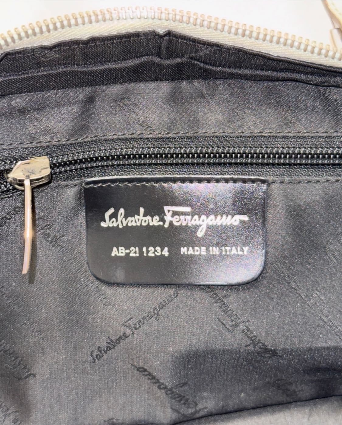Salvatore Ferragamo ivory shoulder bag 상품이미지8