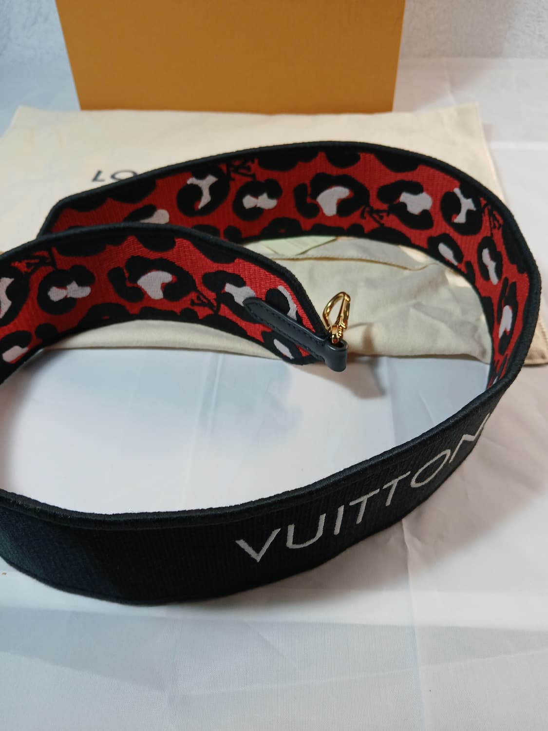 루이비통 트위스트PM 크로스백 M58723 상품이미지10