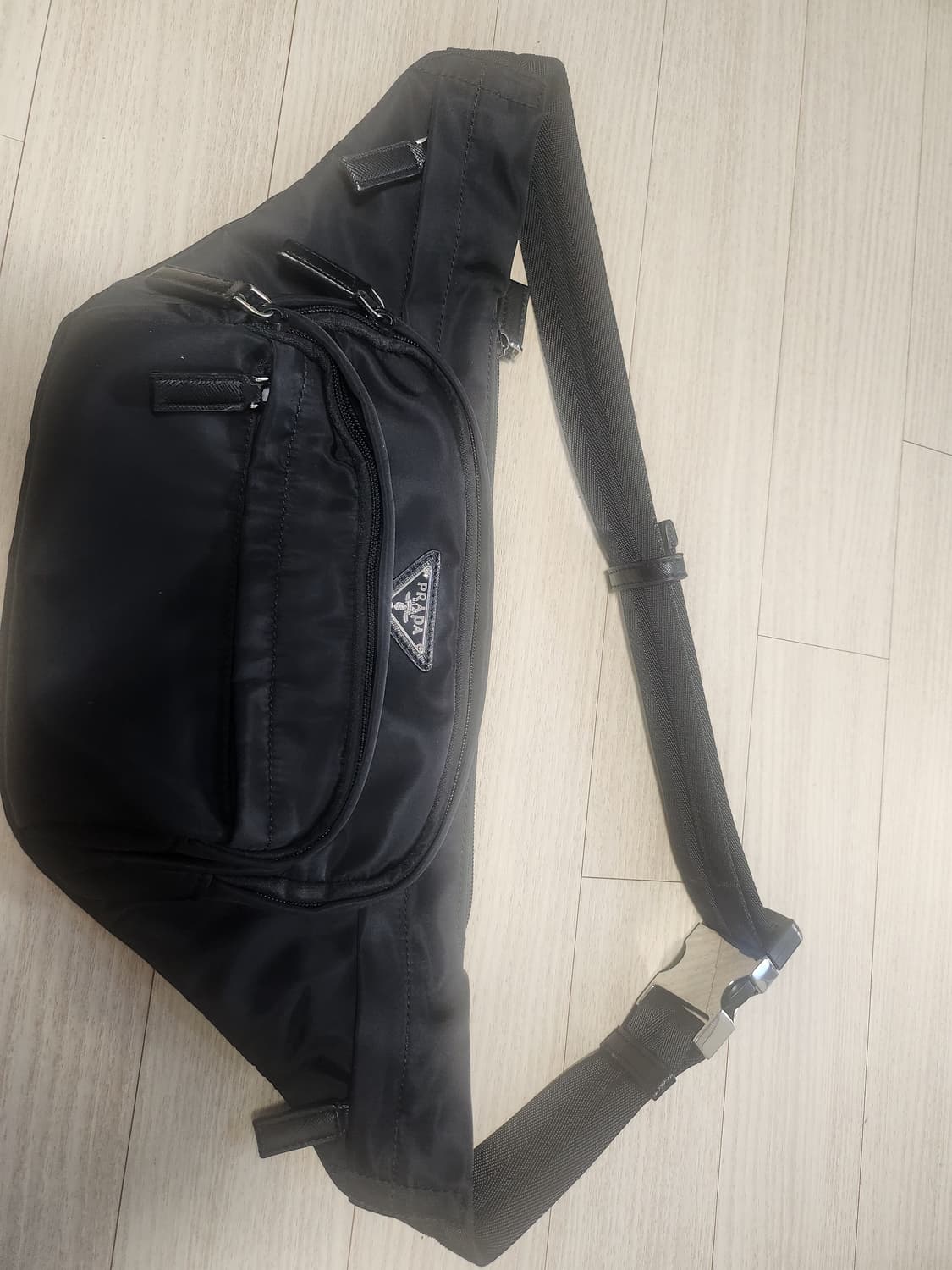 프라다 나일론 바이커백 상품이미지8