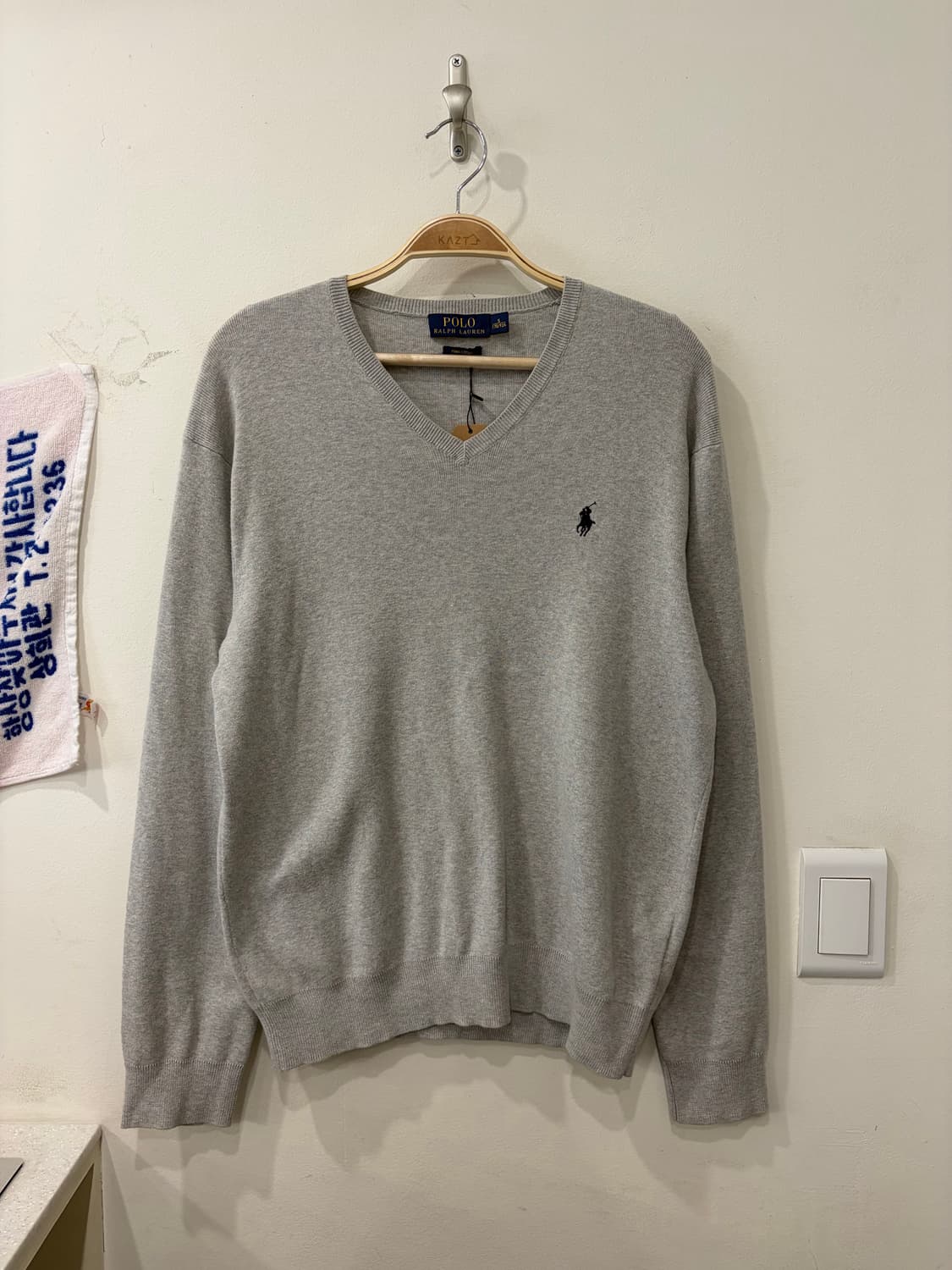 84. 폴로 브이넥 니트 상품이미지1
