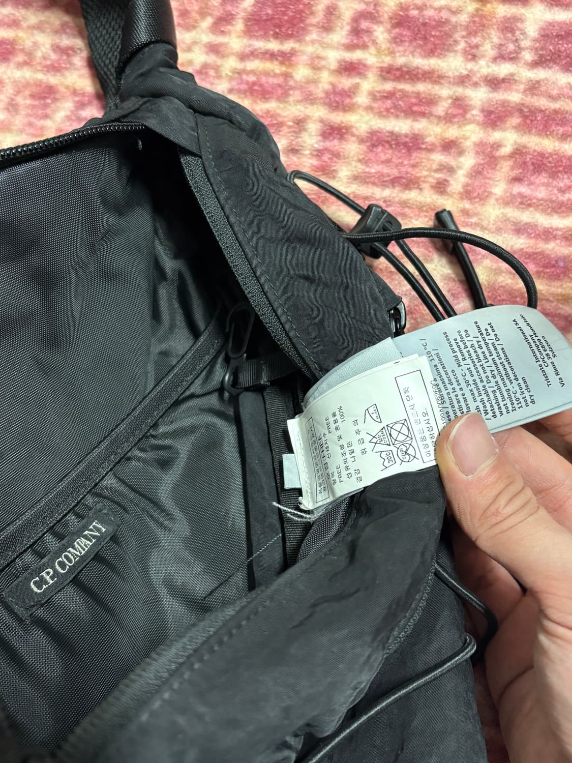 CP컴퍼니 슬링백 상품이미지5