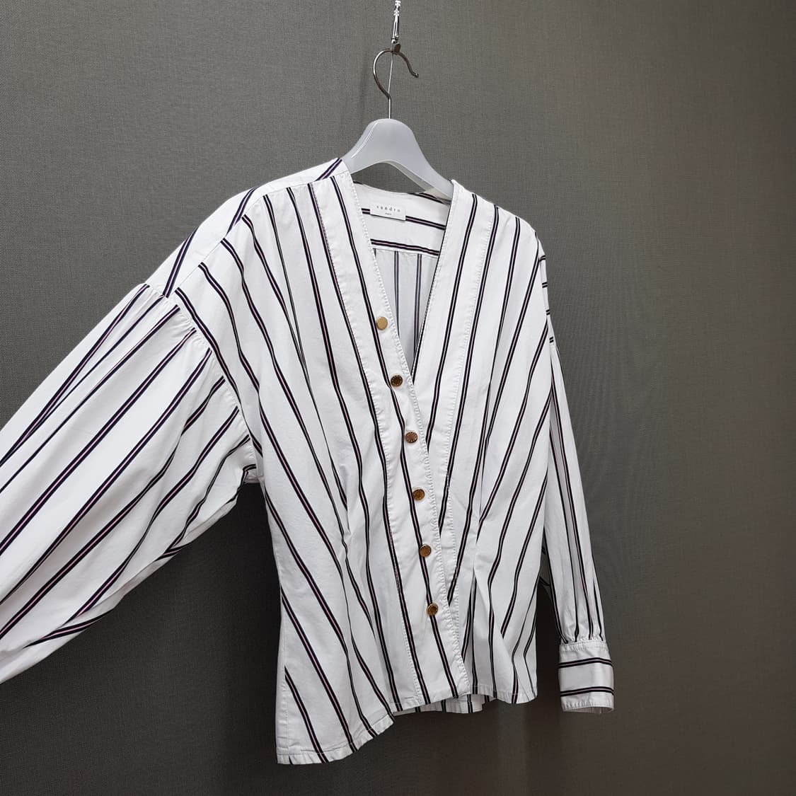 산드로 Sandro 스트라이프 브이넥 버튼 블라우스 2사이즈 상품이미지4