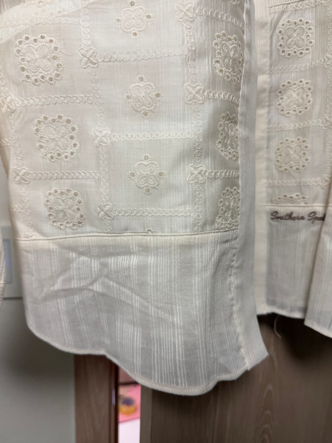 미착용) 아우로 자수 아이보리셔츠  상품이미지7