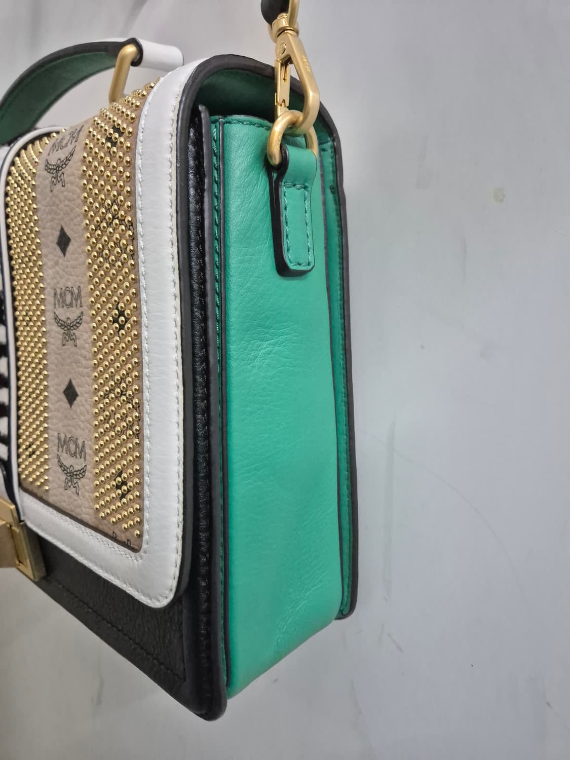 MCM 베로니카 비세토스 레더 탑 핸들 사첼백 상품이미지3