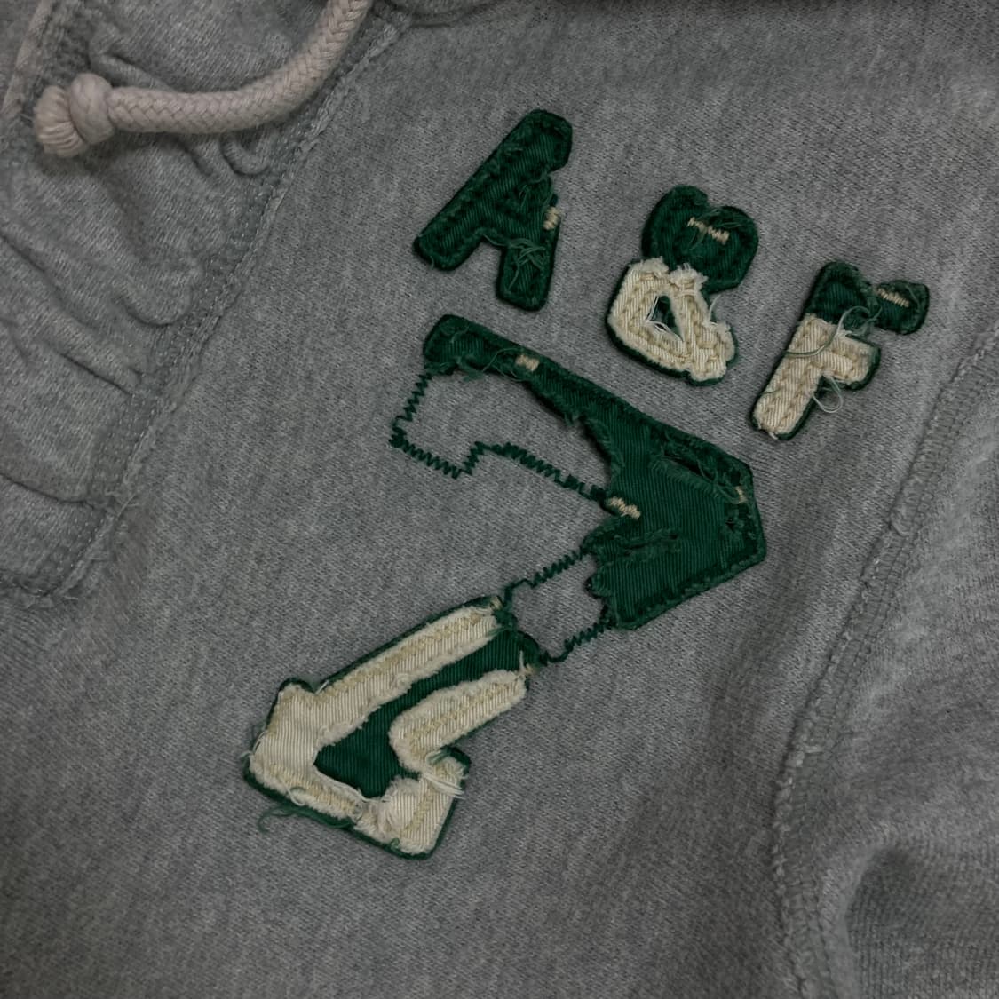 아베크롬비 y2k 스몰 로고 그레이 후드티 상품이미지2