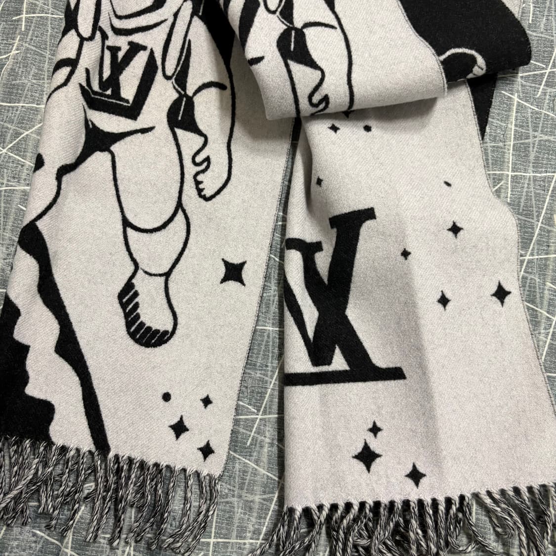 (정품) 루이비통 LV 모노그램 우주인 캐시미어 머플러 상품이미지2