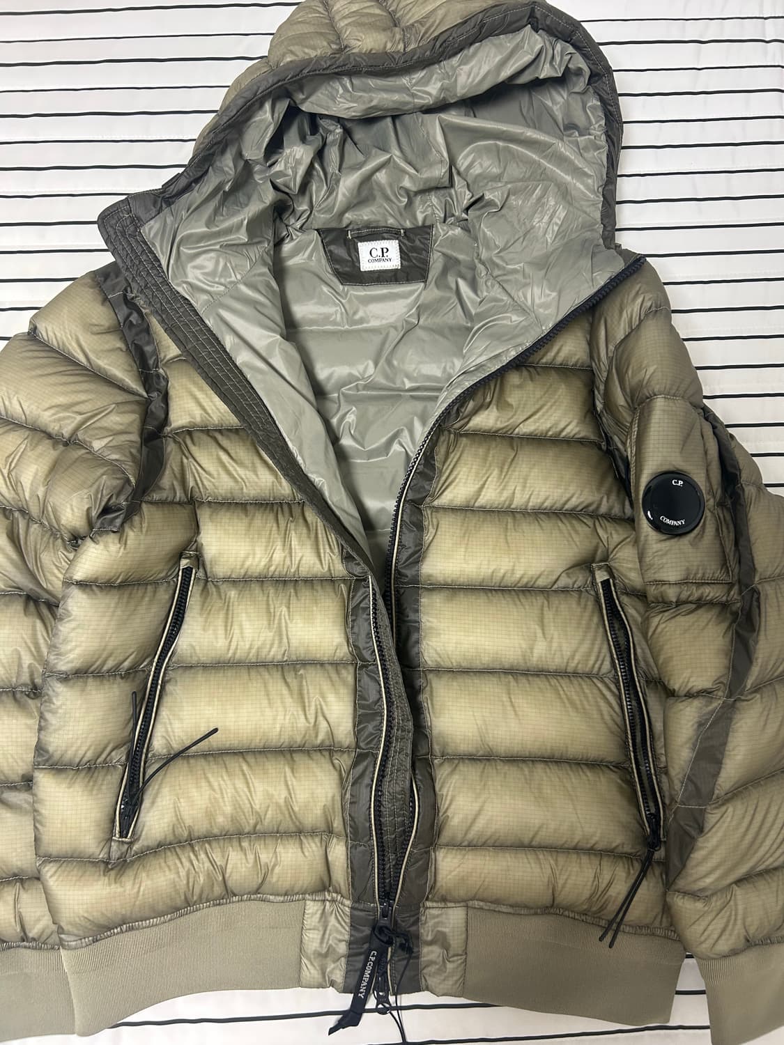 C.P. 컴퍼니 D.D. 쉘 다운 자켓 펀가이 그레이 - 25FW 상품이미지2