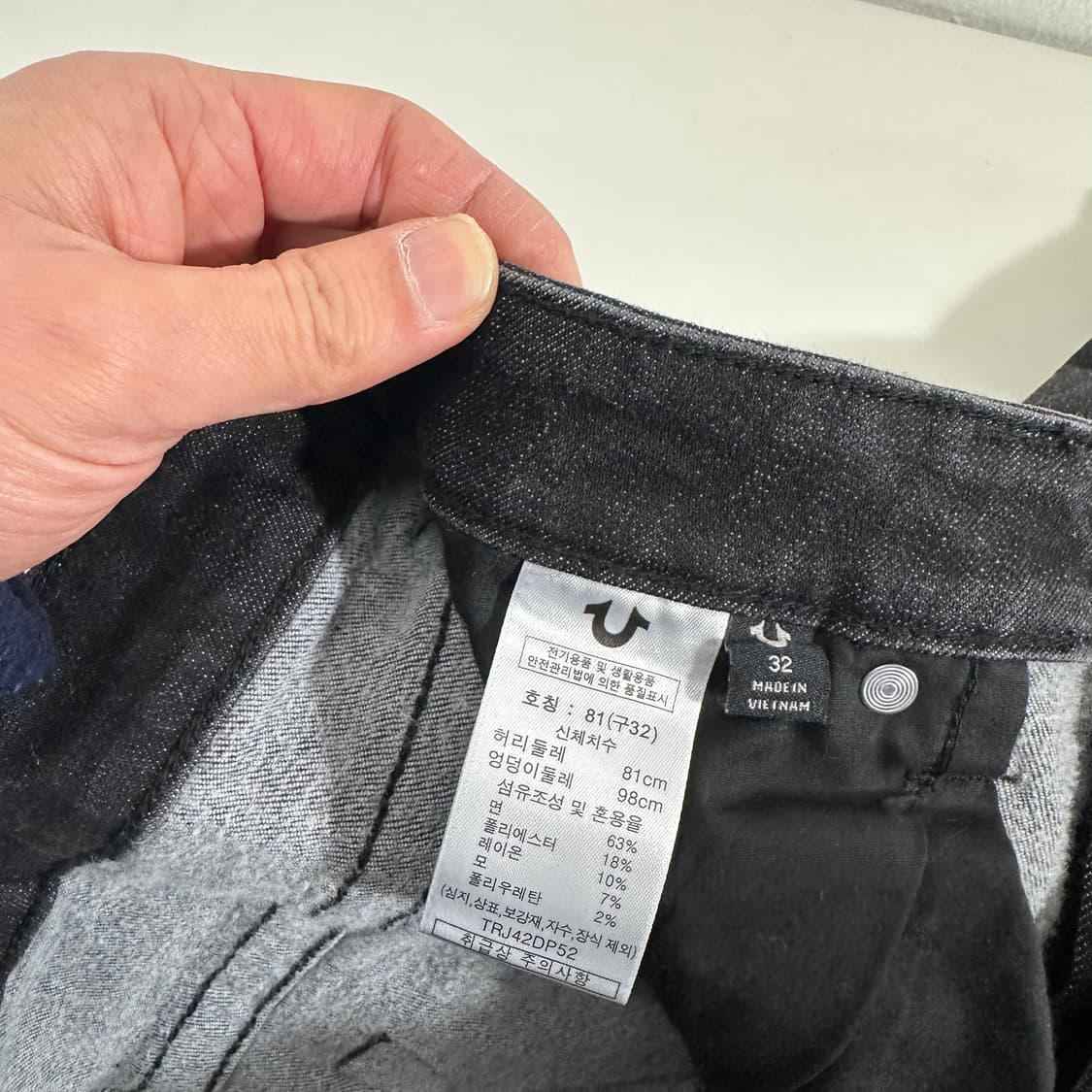 우먼L 트루릴리젼 세미부츠컷핏 블랙워시드 부츠컷청바지 상품이미지6