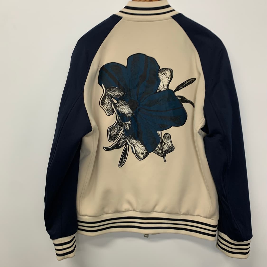 솔리드 옴므 우영미 플라워 블루종 바시티 자켓 상품이미지5