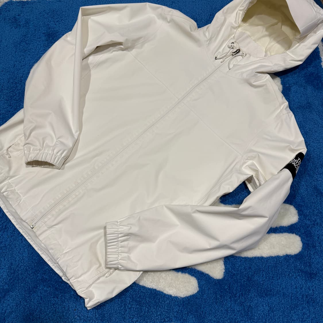 노스페이스 바람막이 화이트 상품이미지2