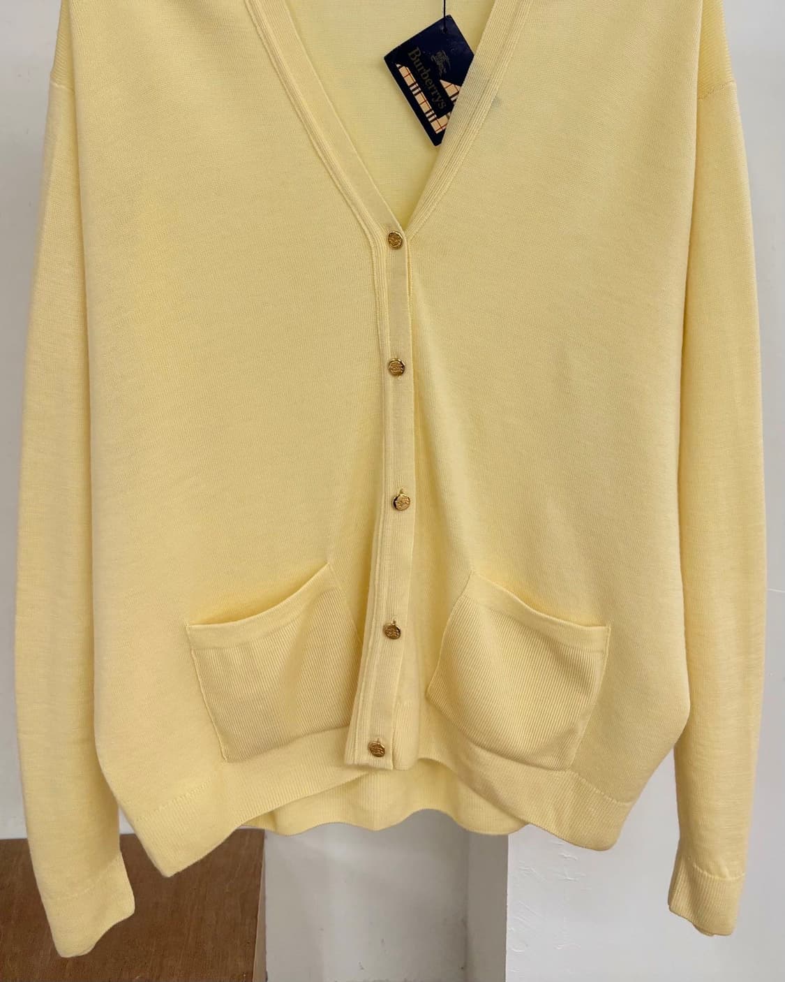 버버리 옐로우 금장 메리노 울 가디건 상품이미지5