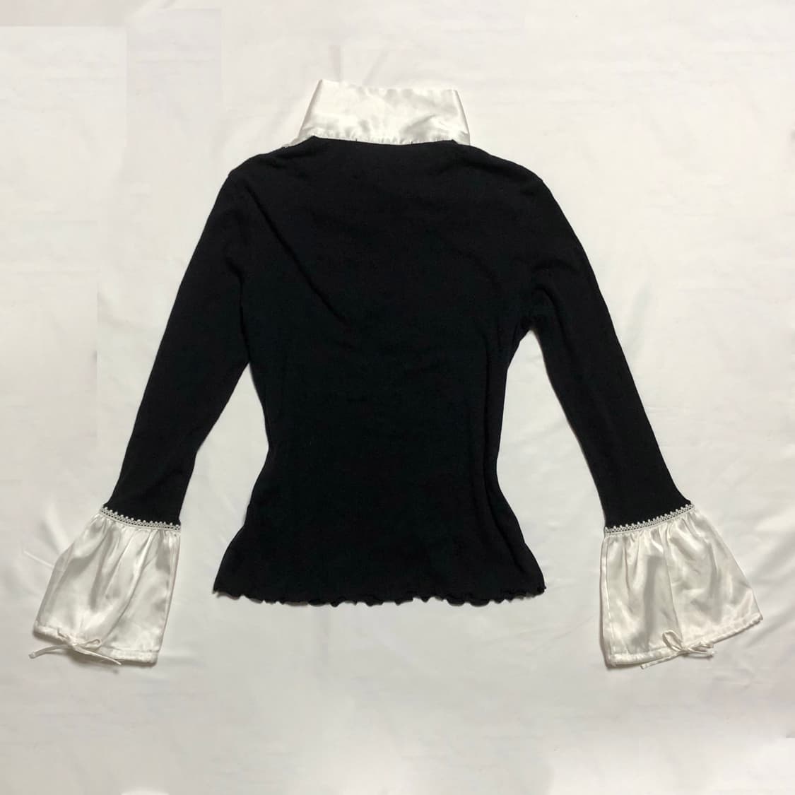 리본 커프스 탑 블랙 상품이미지2