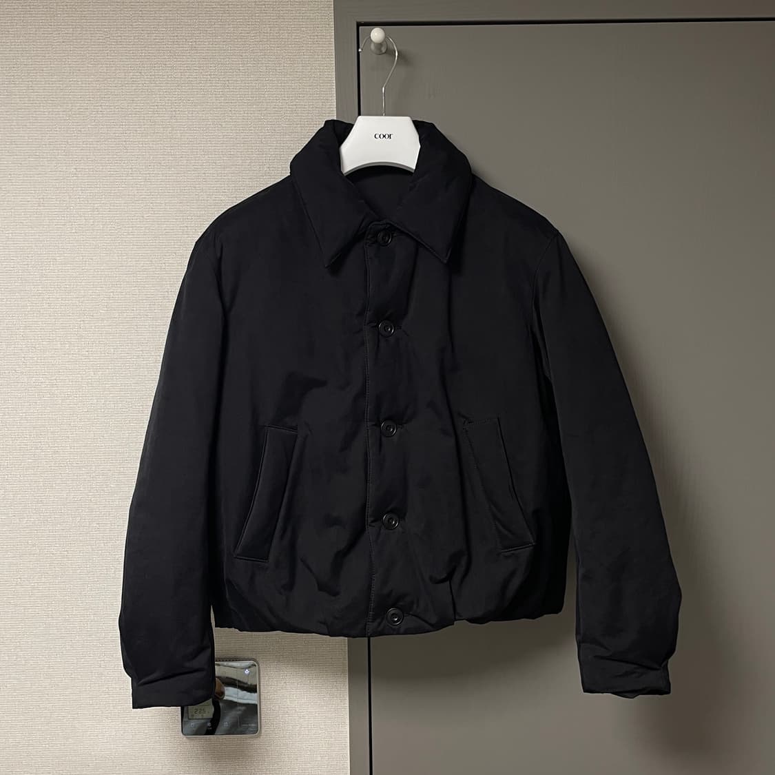 쿠어 미니멀 카라 다운 자켓 (블랙) 상품이미지1