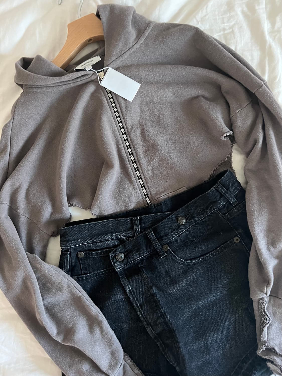 에크루 스탠드얼론 아이유 후드집업 상품이미지9