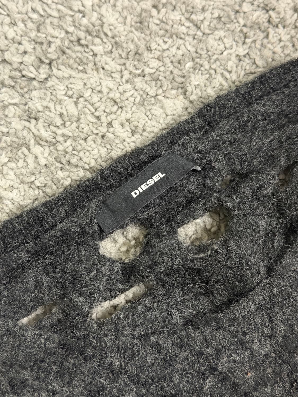 디젤 펀칭 디테일 그런지 니트 상품이미지5