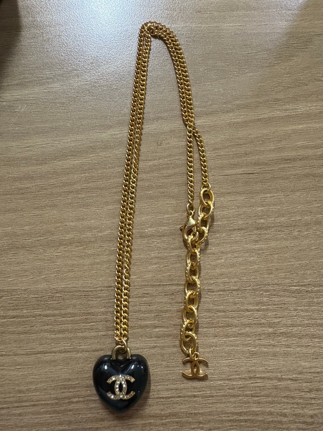 샤넬 블랙 하트 팬던트 목걸이 상품이미지1