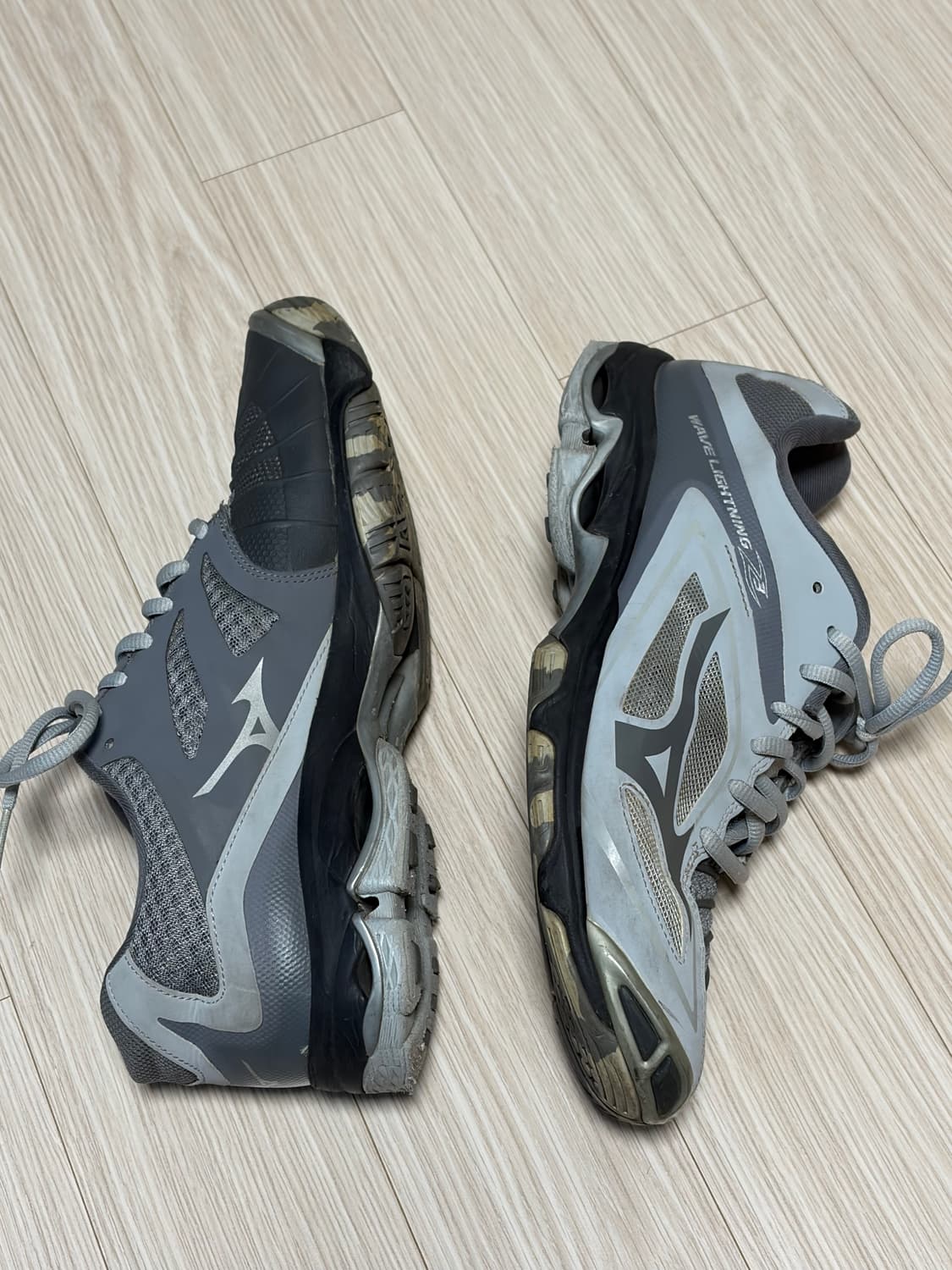 미즈노 웨이브 라이트닝 z3 그레이 상품이미지5