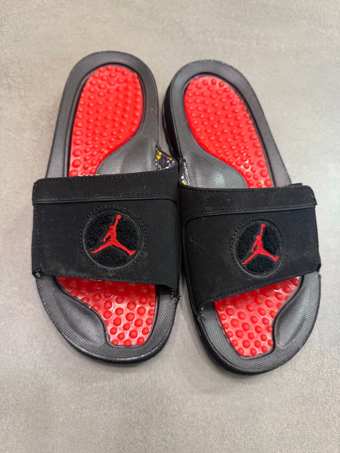 조던슬리퍼 하이드로 8 레트로 슬라이드 블랙 유니버시티 레드 상품이미지1