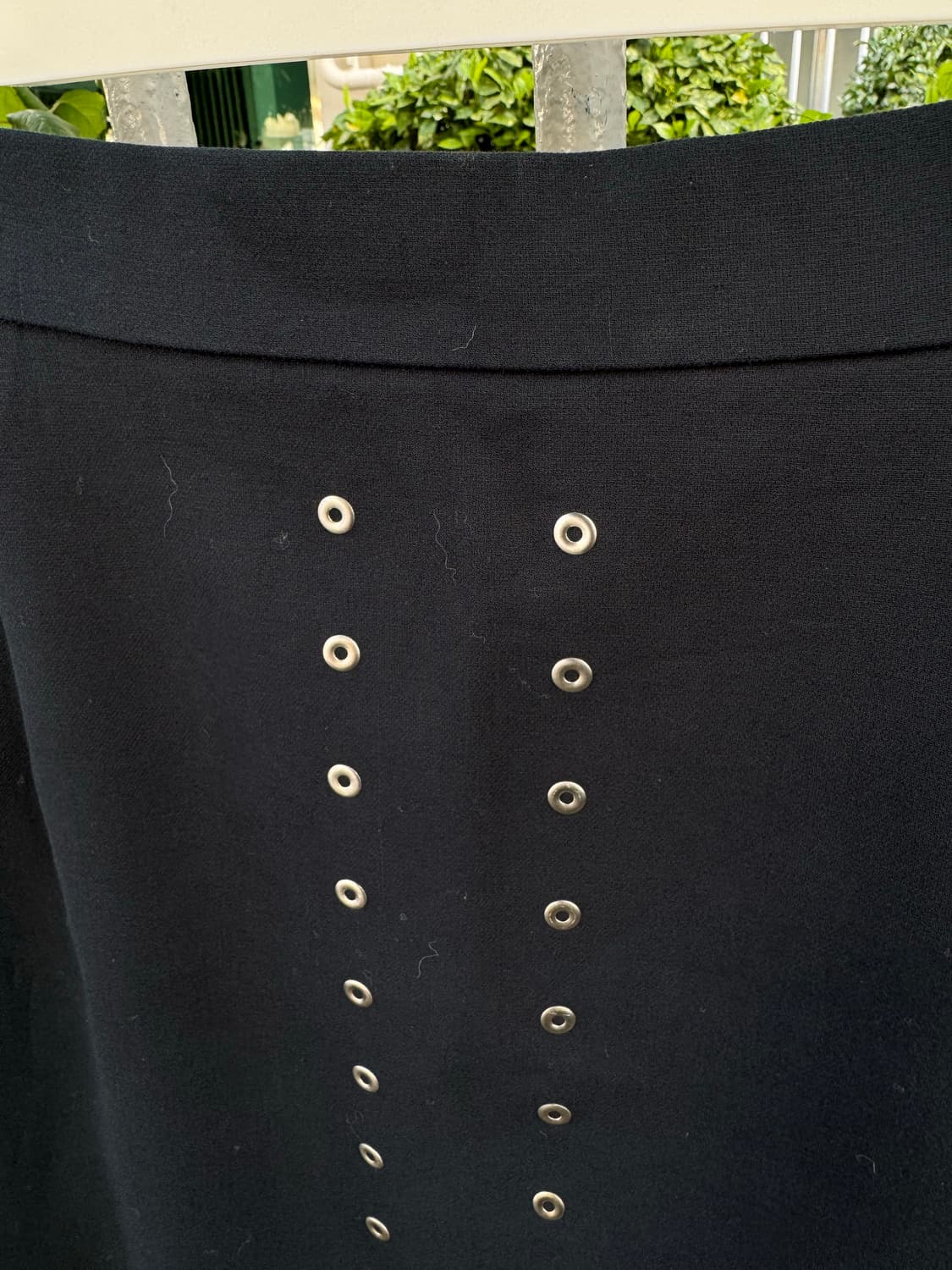 미니멀 아일렛 포인트 블랙 스커트 상품이미지2