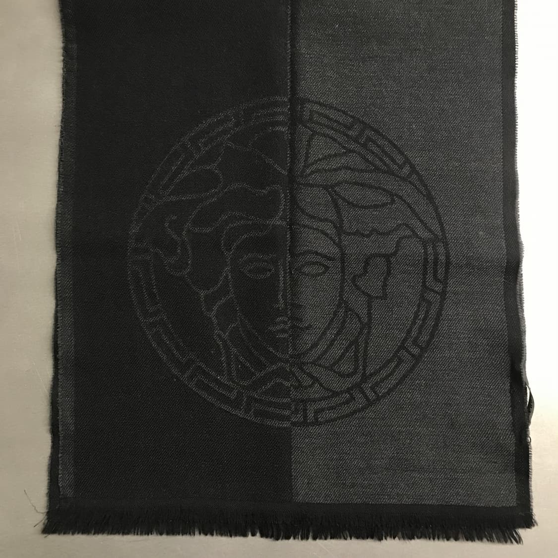 베르사체 메두사 머플러 상품이미지4