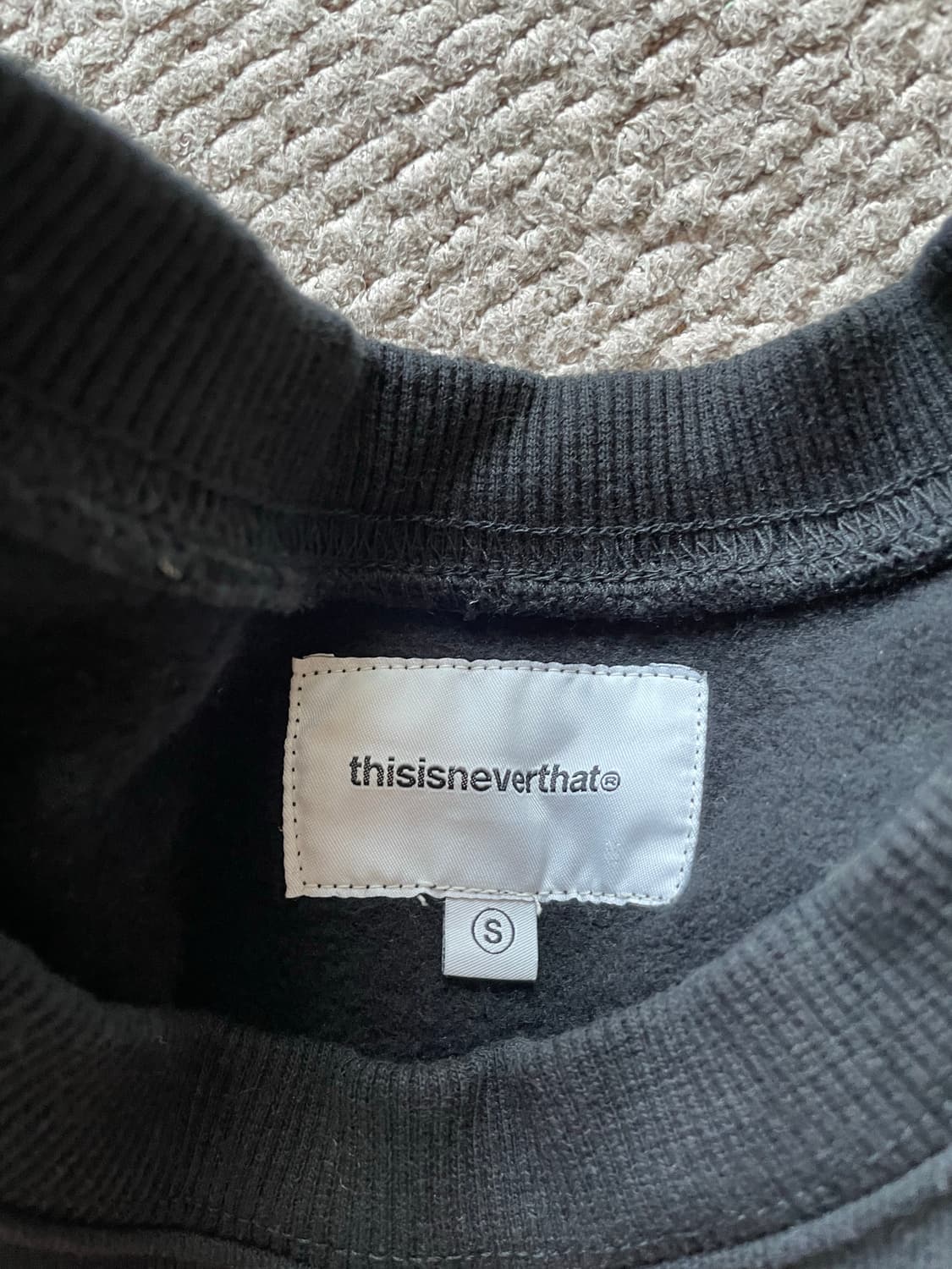 [S]디스이즈네버댓 Roses Crewneck Black 색상 판매합니다 상품이미지2