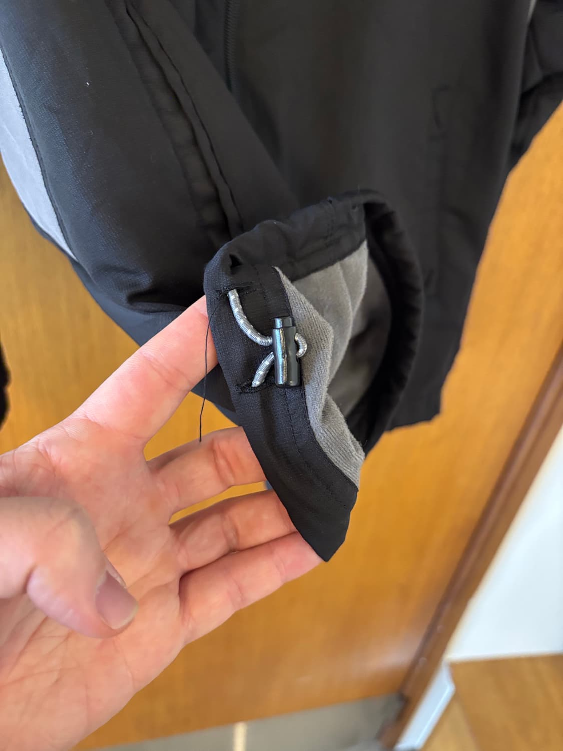 아식스 블랙 바람막이자켓 상품이미지4