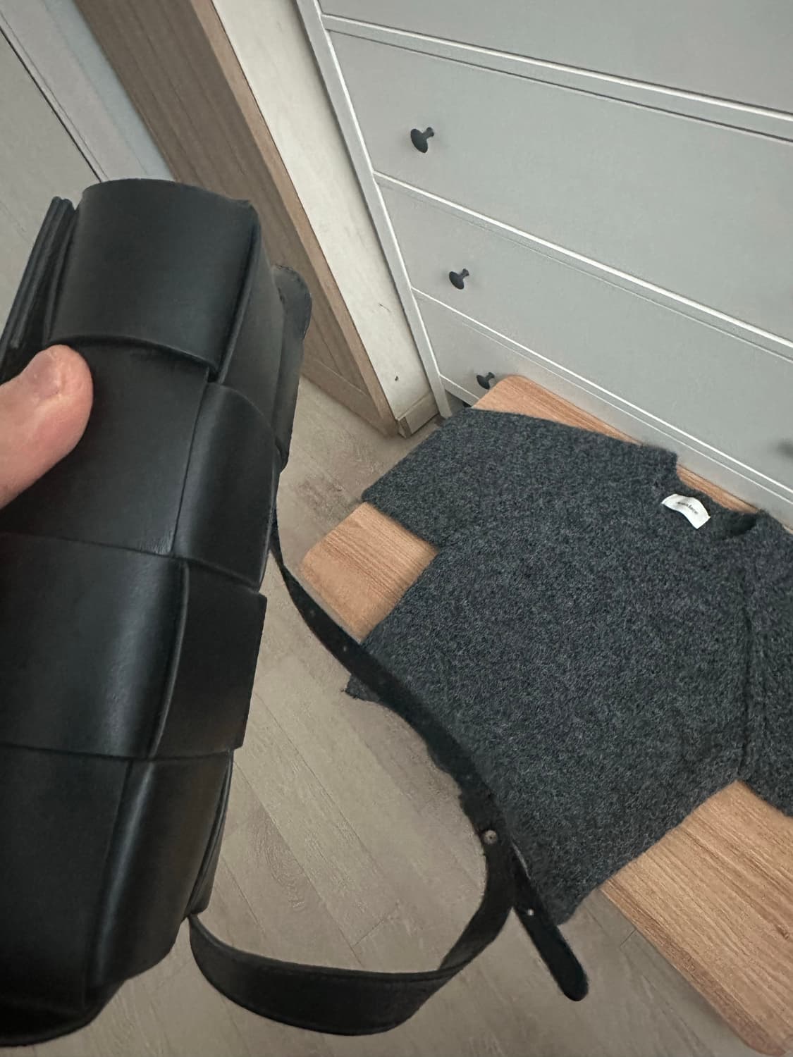 보테가 카세트백 급처 상품이미지3