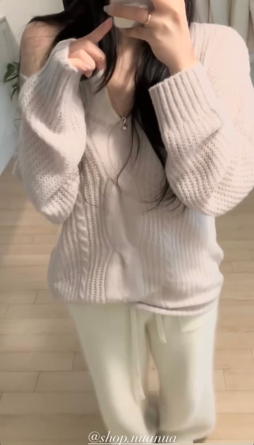 (새상품)누아누아 여리 알파카 꽈 브이 니트 상품이미지3