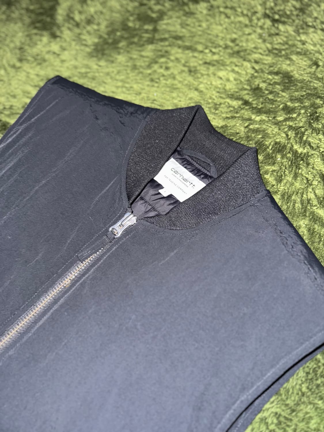 [L] 칼하트 WIP X 팝 트레이딩 컴퍼니 콜라보 패딩 베스트 블랙 상품이미지2