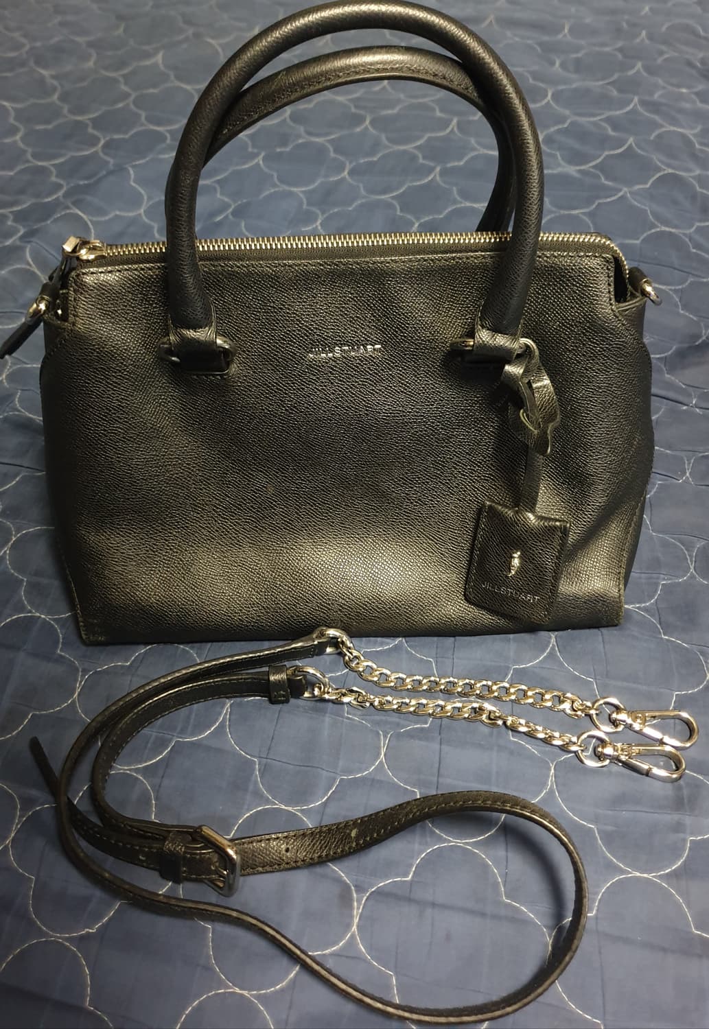 질스튜어트 미니참 레더 도트겸 크로스백 블랙 상품이미지1