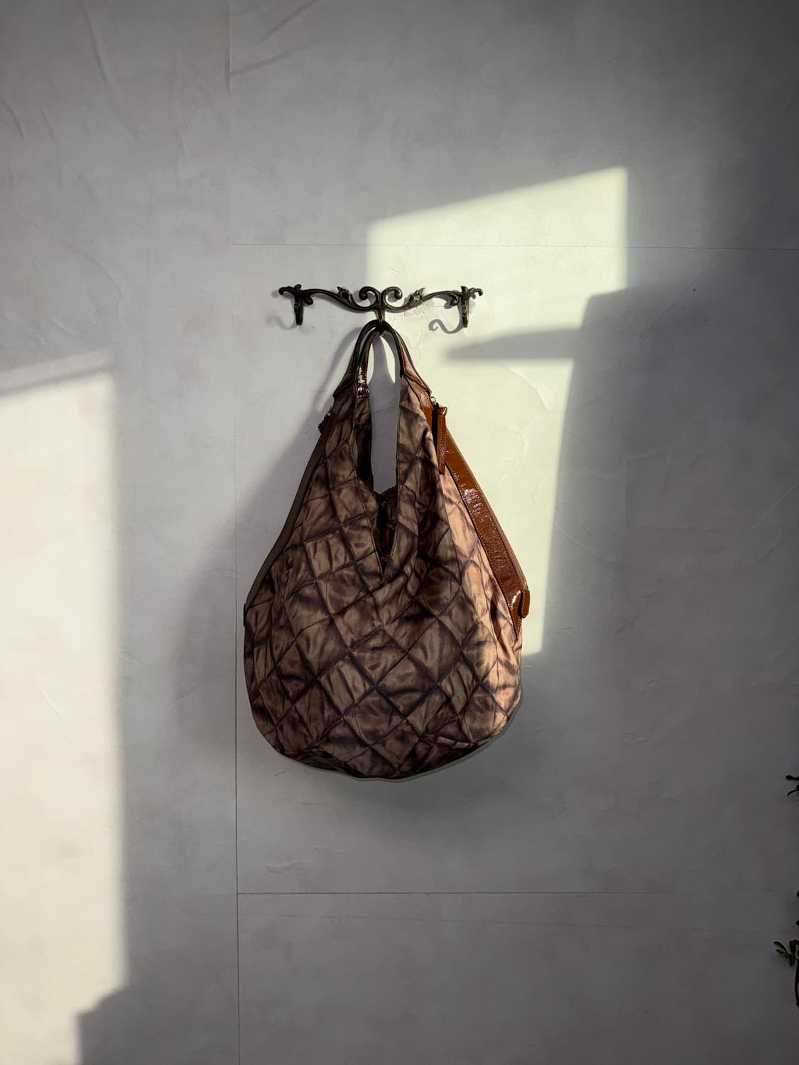 Daks brown quilting printed tote bag 상품이미지6