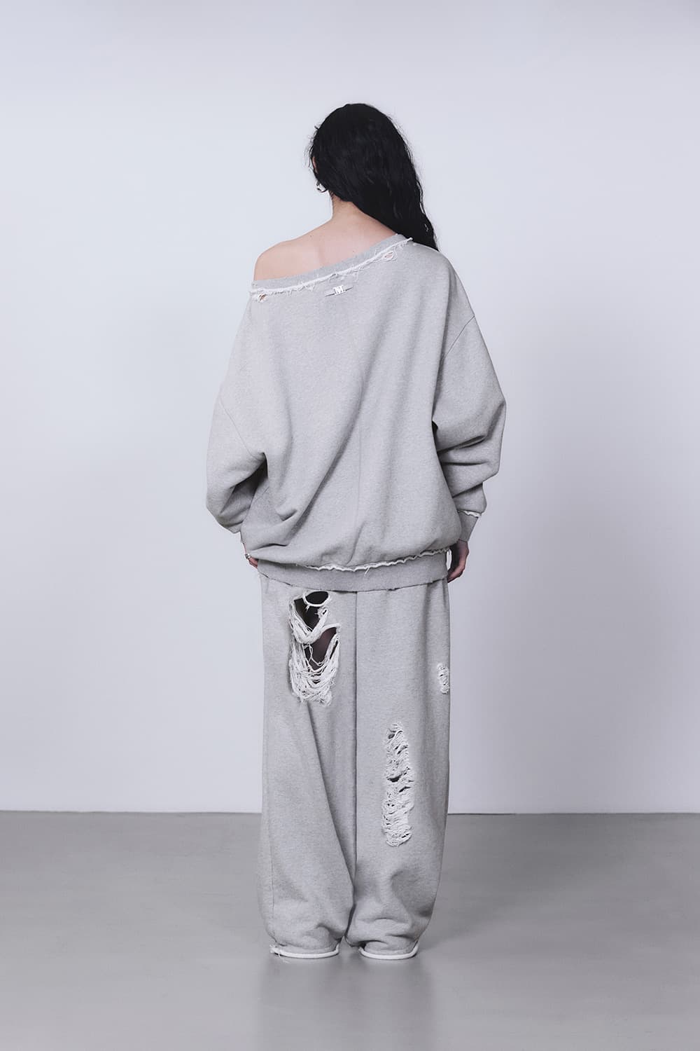 트리밍버드 데미지 보트넥 맨투맨 상품이미지3