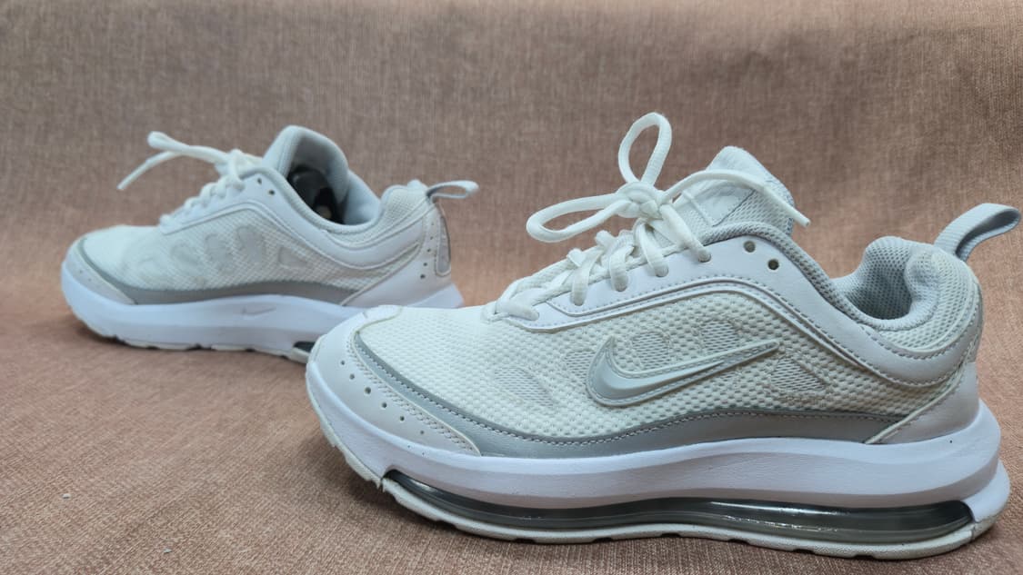 나이키 245mm-  에어맥스 AP 여성운동화
유니크한 디자인
상태 아주 상품이미지4