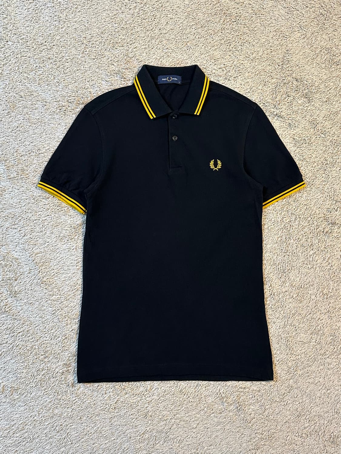 21FW 프레드페리 FREDPERRY 윙트리 PK셔츠 블랙 옐로우 상품이미지1