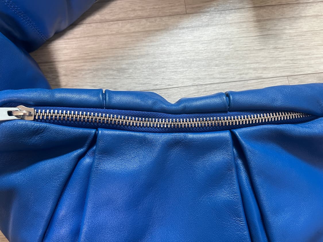 아더에러X자라 매듭 레더 숄더백 블루 상품이미지2