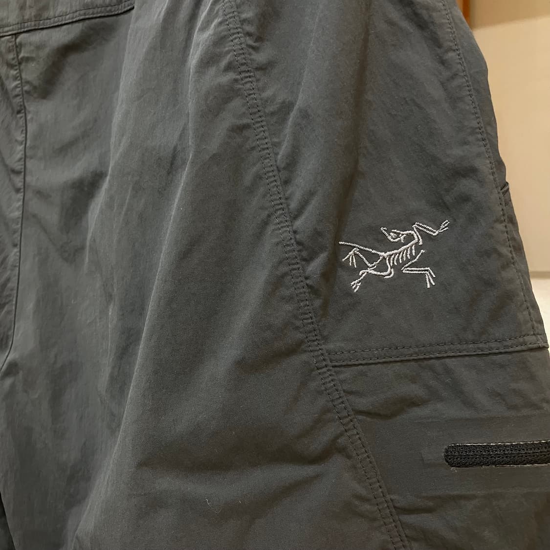 아크테릭스 자수 나일론 카고팬츠 30 상품이미지4