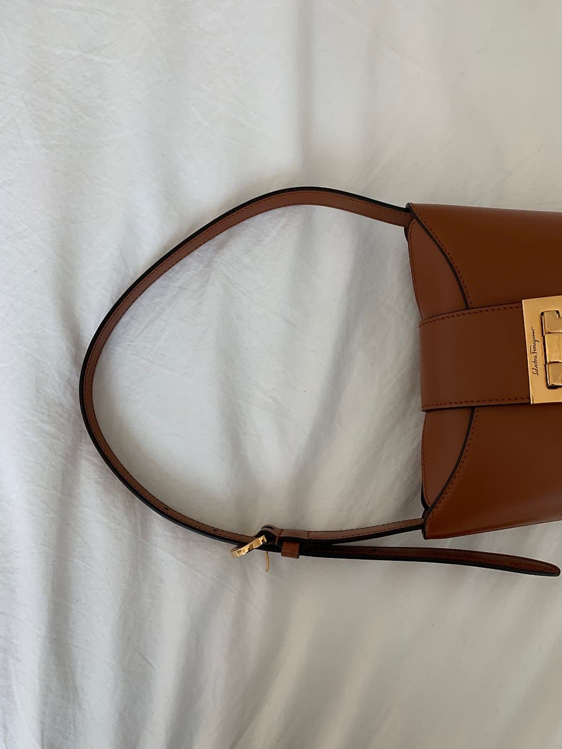 페레가모 트리폴리오 버킷백 상품이미지5