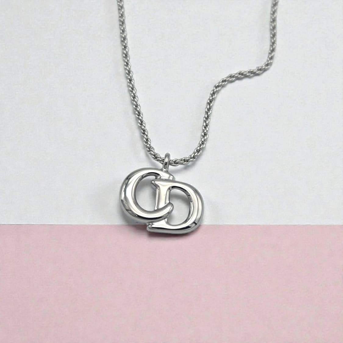 디올 라지 CD 로고 목걸이 상품이미지1