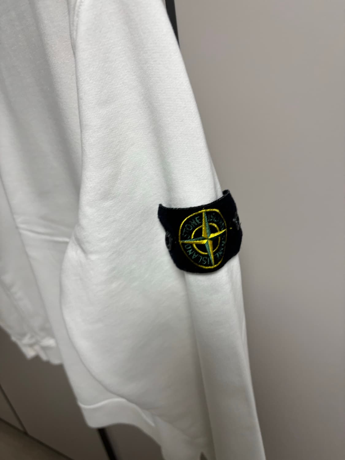 스톤 아일랜드 62420 브러쉬드 코튼 플리스 가먼트 다이드 크루넥 스웨 상품이미지4