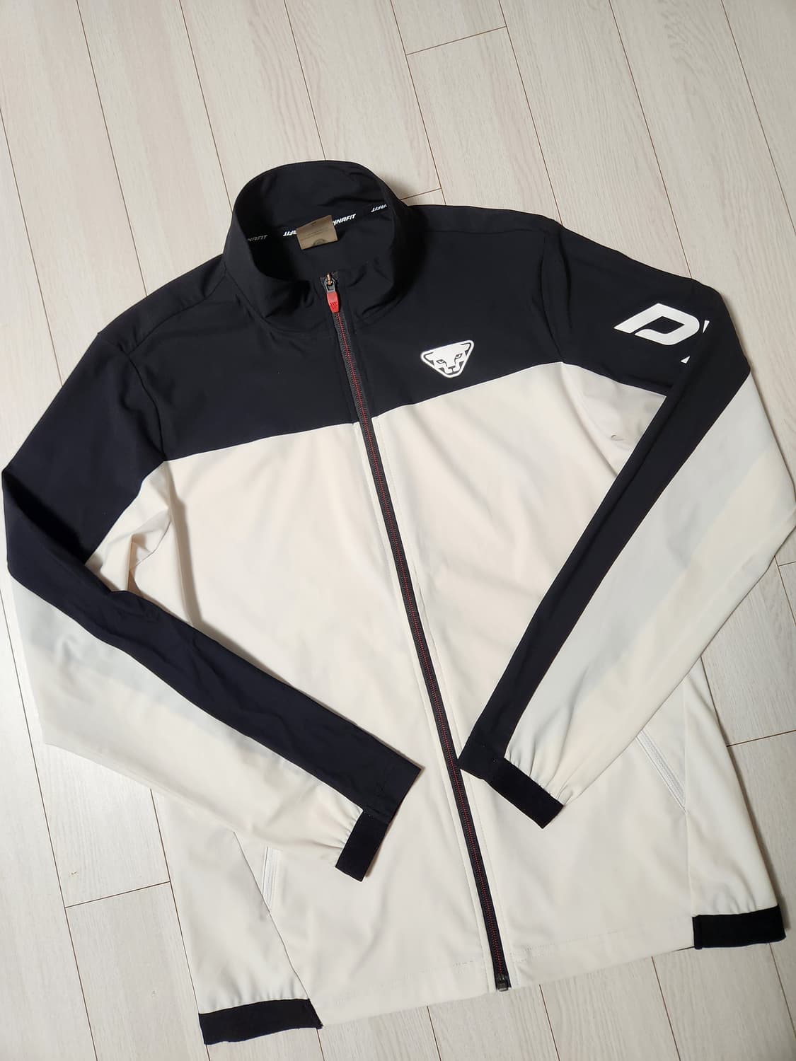 다이나핏 기능성 트레이닝 집업 저지 트랙탑 사이즈100L

여러 중고사이 상품이미지1